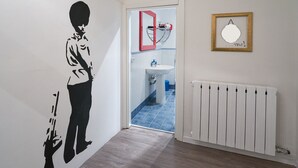 A hallway with a wall mural, a door leading to a bathroom, and a radiator. - 2 minutes from rail station, bright flat in the centre on the town! CorsoItalia  (Arezzo)