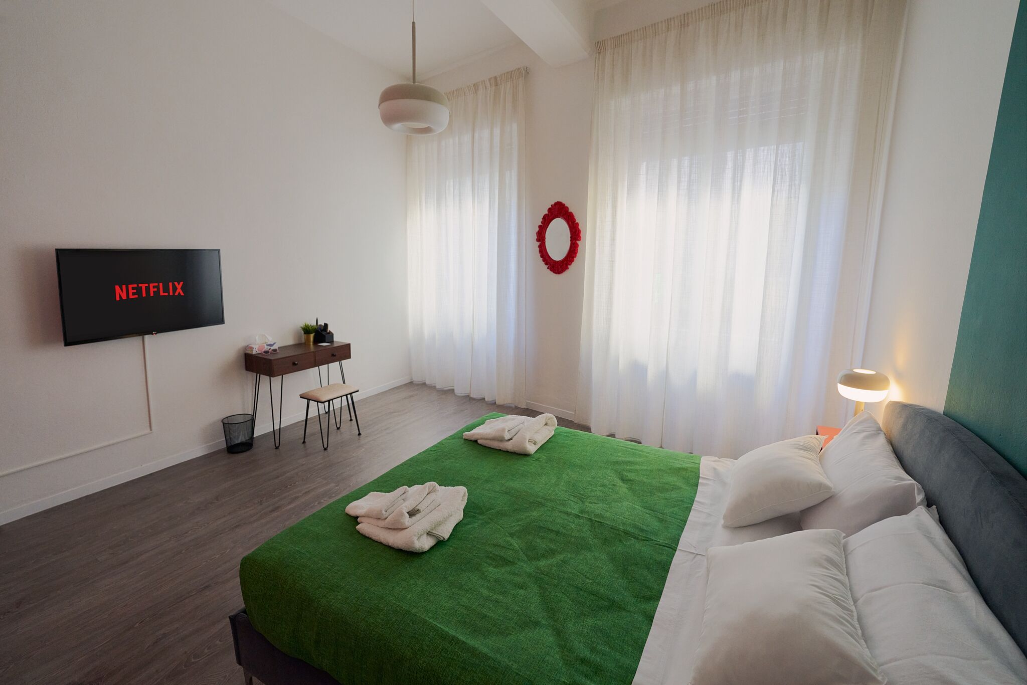 2 slaapkamers, een strijkplank/strijkijzer, reisbedje, gratis wifi