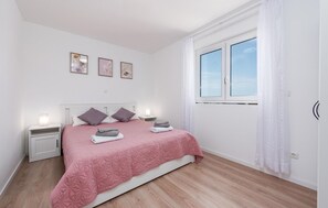 2 Schlafzimmer, Reisekinderbett, kostenloses WLAN, Bettwäsche