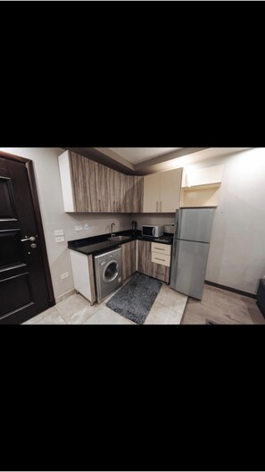 Fridge, microwave - Cozy studio in the heart of Heliopolis, Cairo! (Cairo)