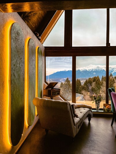 Refurbished barn looking over the mountains - 20 min away from Dracula's Castle