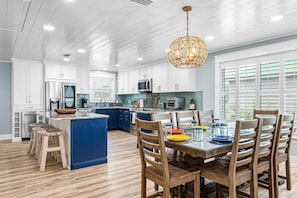 Dining - Steps to the beach, renovated! (Miramar Beach)
