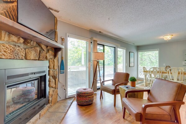 Interior - Lakefront Retreat in the Heart of Osage Beach! (Osage Beach)