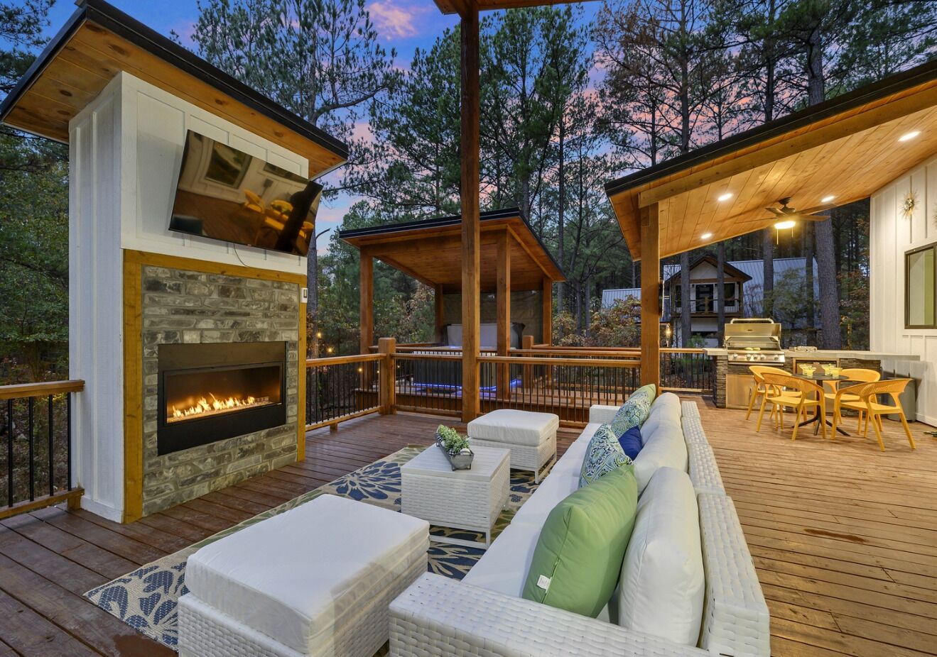 Dream Patio/ Hot Tub/ Modern - Moonlight Sonata