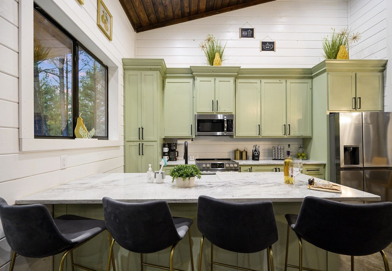 Dream Patio/ Hot Tub/ Modern - Moonlight Sonata