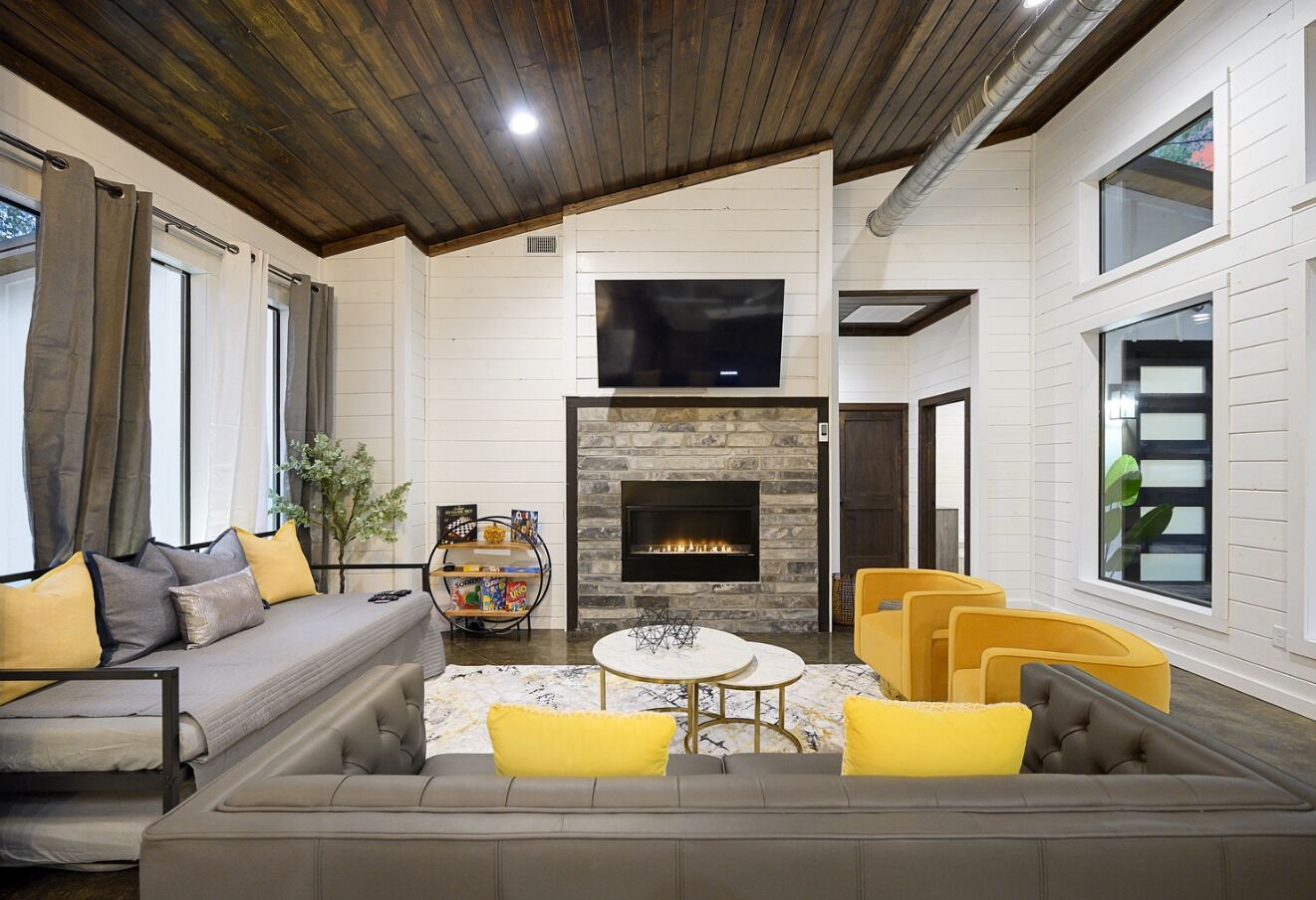 Dream Patio/ Hot Tub/ Modern - Moonlight Sonata