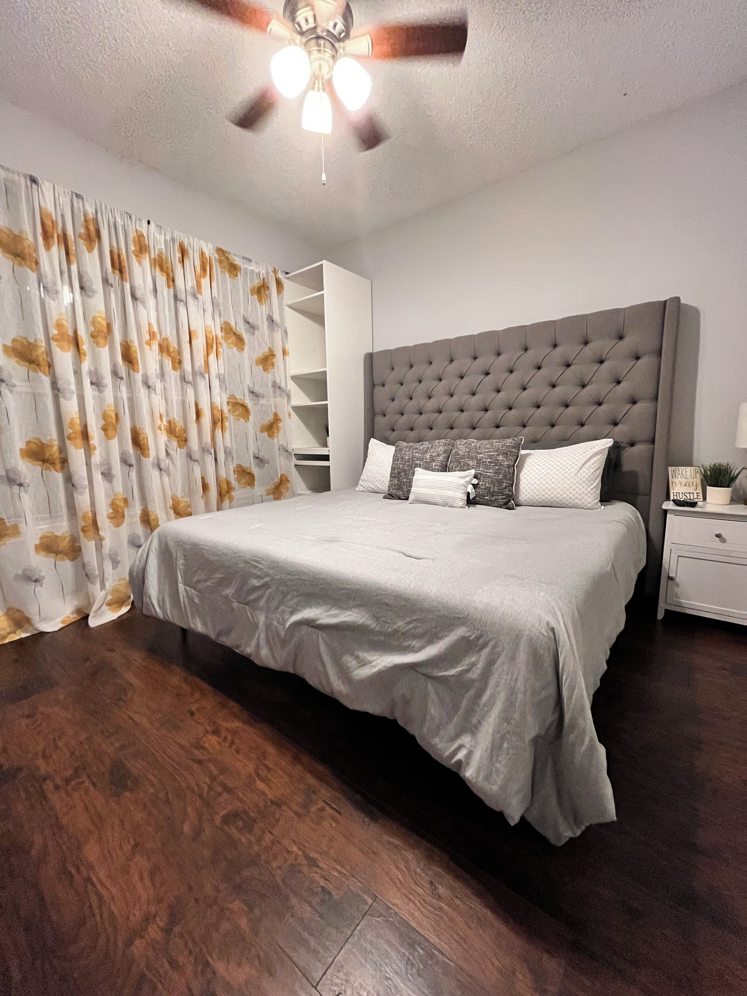 4 bedrooms, iron/ironing board, WiFi, bed sheets