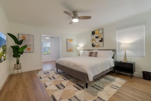 2 bedrooms, desk, iron/ironing board, free WiFi - 3rdBreeze Art Deco Villa by the Beach 2+2 (Lake Worth)