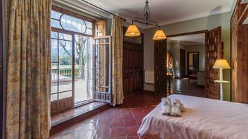 7 dormitoris, planxa i posts de planxar i wifi