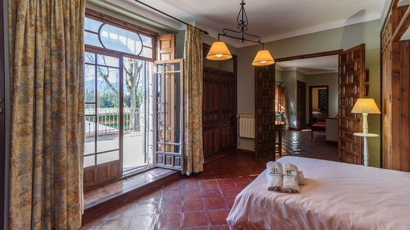 7 bedrooms, iron/ironing board, WiFi