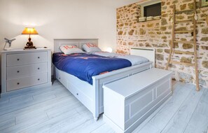 3 bedrooms, travel crib, free WiFi - Nice home in Créances with WiFi (Créances)