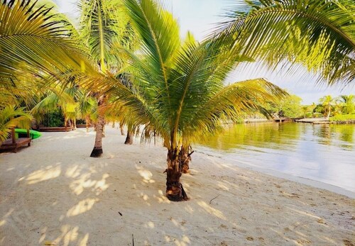 Casa de Yolo, gated community in Roatan Coral Views Ocean views & Private Pool!