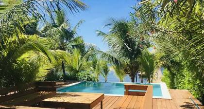 Casa de Yolo, gated community in Roatan Coral Views Ocean views & Private Pool!