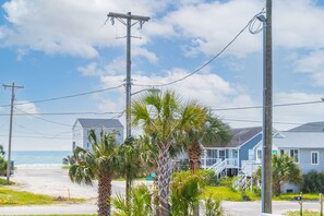 Exterior - Sweet Home Carolina 4bed/2bath with a Pool, Hot Tub and Fire Pit (Murrells Inlet)
