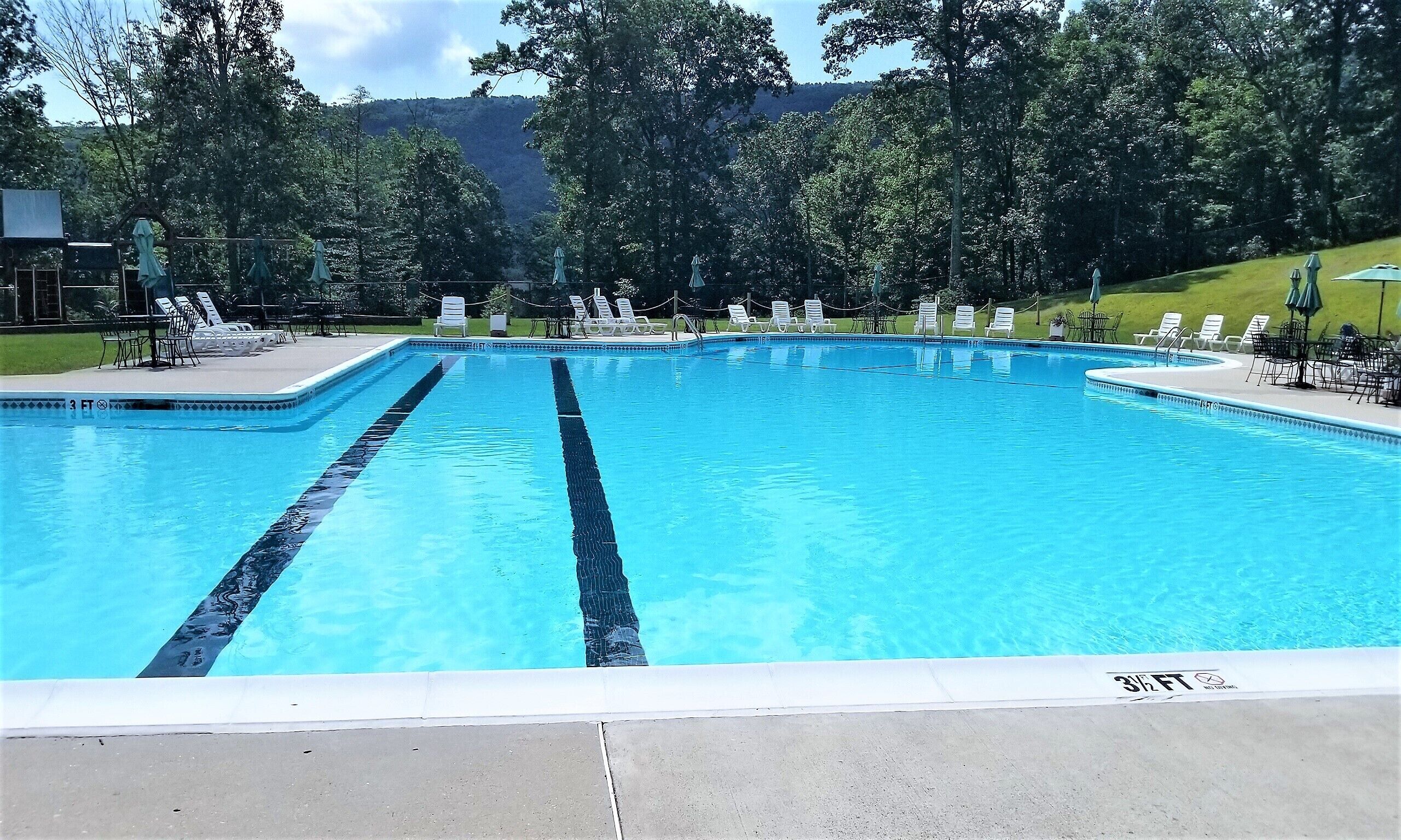 Free pool passes!  Single Family home, 3 BR, 2 BA, Central AC!