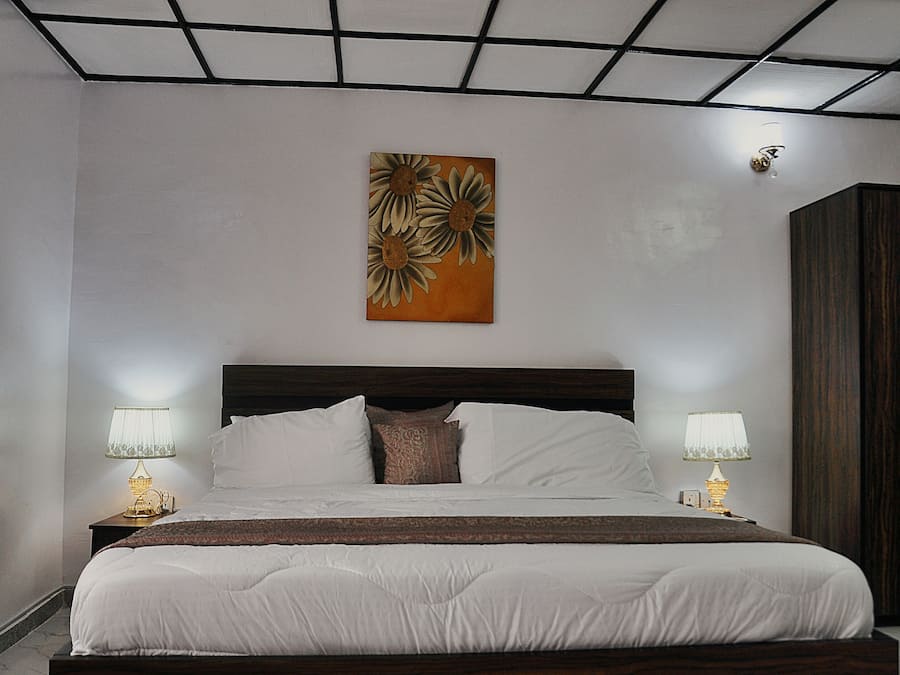 Executive Suite | Free WiFi, bed sheets