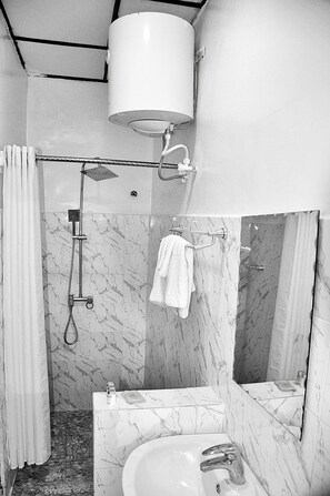 Deluxe-Studiosuite | Badezimmer