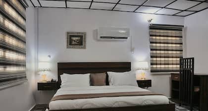 Jolie Suites