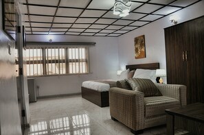 Suíte executiva | Wi-Fi de cortesia, roupa de cama