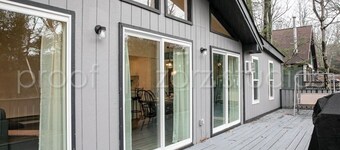 Stylish Chalet with Private Sauna, Lake in Saw Creek. Bushkill. Pocono.