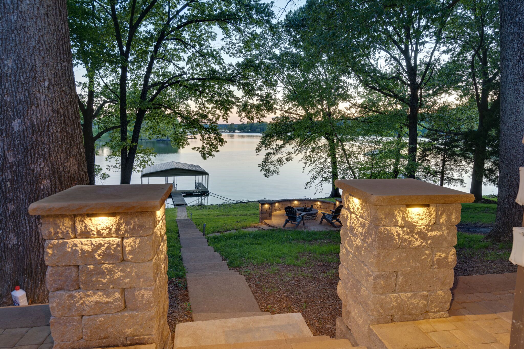 "LIL NAUTI" WELCOMES YOU TO LUXURIOUS LAKE LIVING!