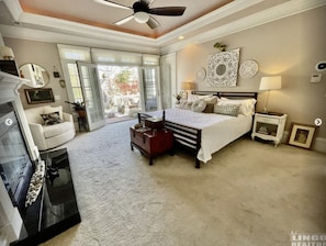 3 habitaciones, tabla de planchar con plancha y cuna de viaje 