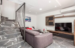 Smart TV - 3 bedroom awesome home in Jurdani (Jurdani)