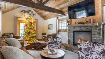 Télévision, cheminée