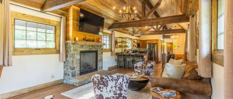 Télévision, cheminée