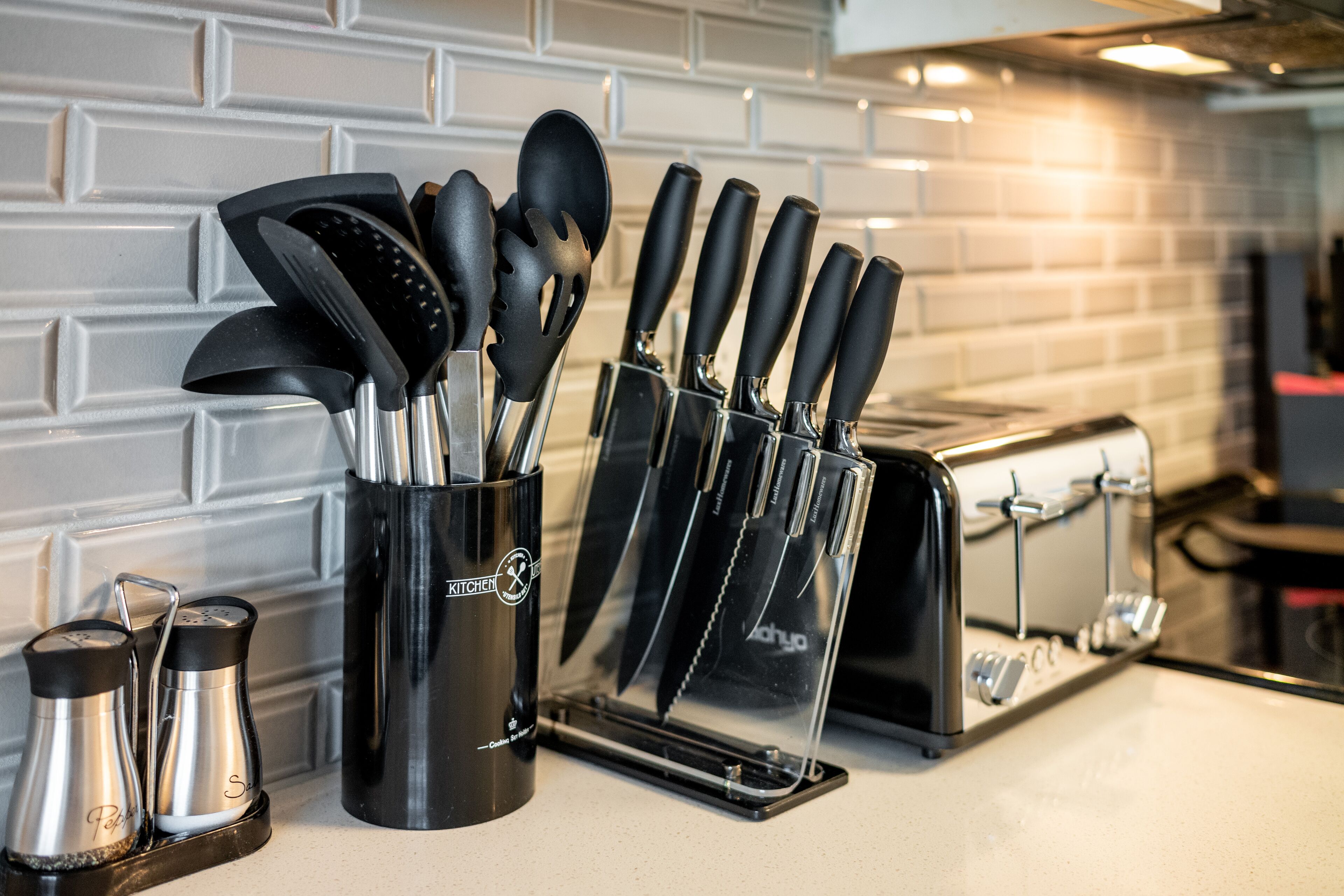 Luxurious & Comfy Downtown Oasis ~ Views ~ Parking