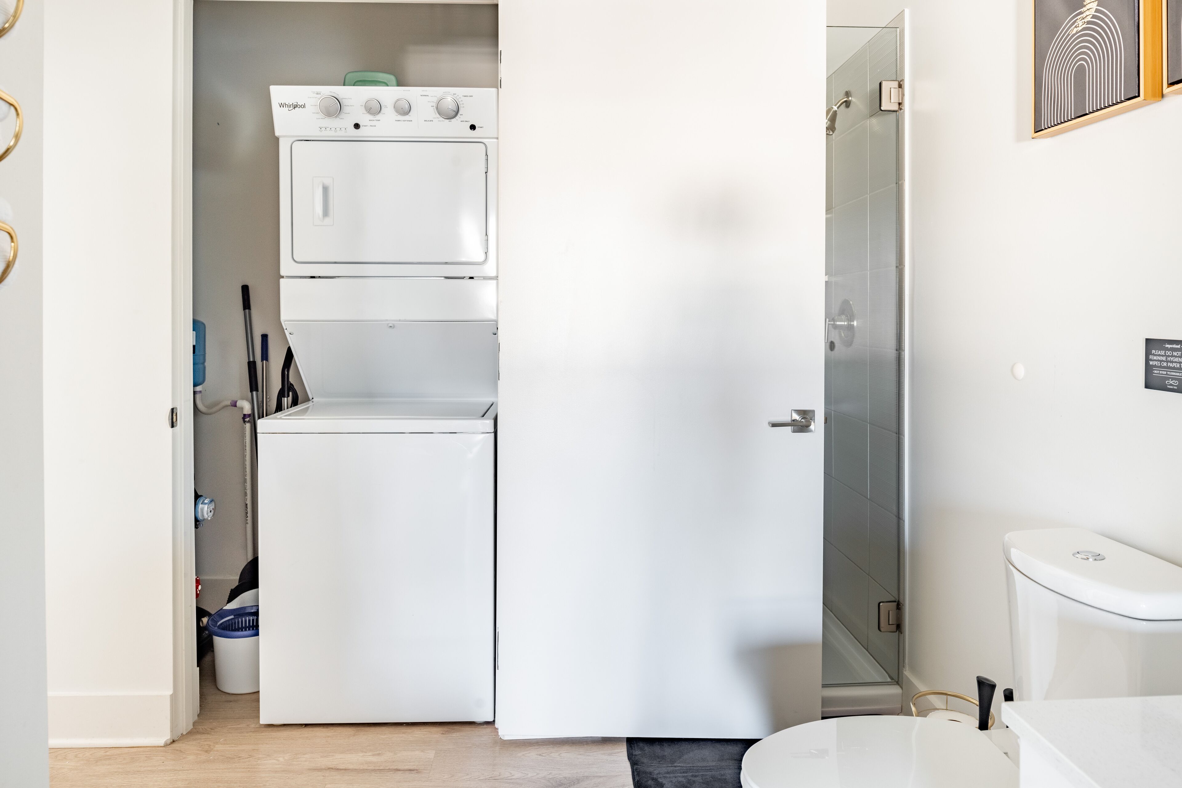 Luxurious & Comfy Downtown Oasis ~ Views ~ Parking