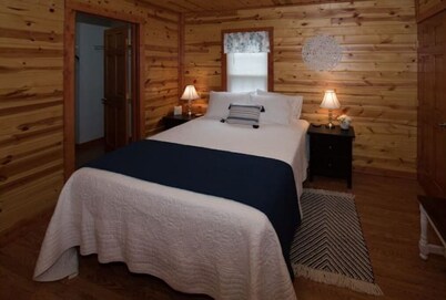 Cozy Bedford Park Retreat