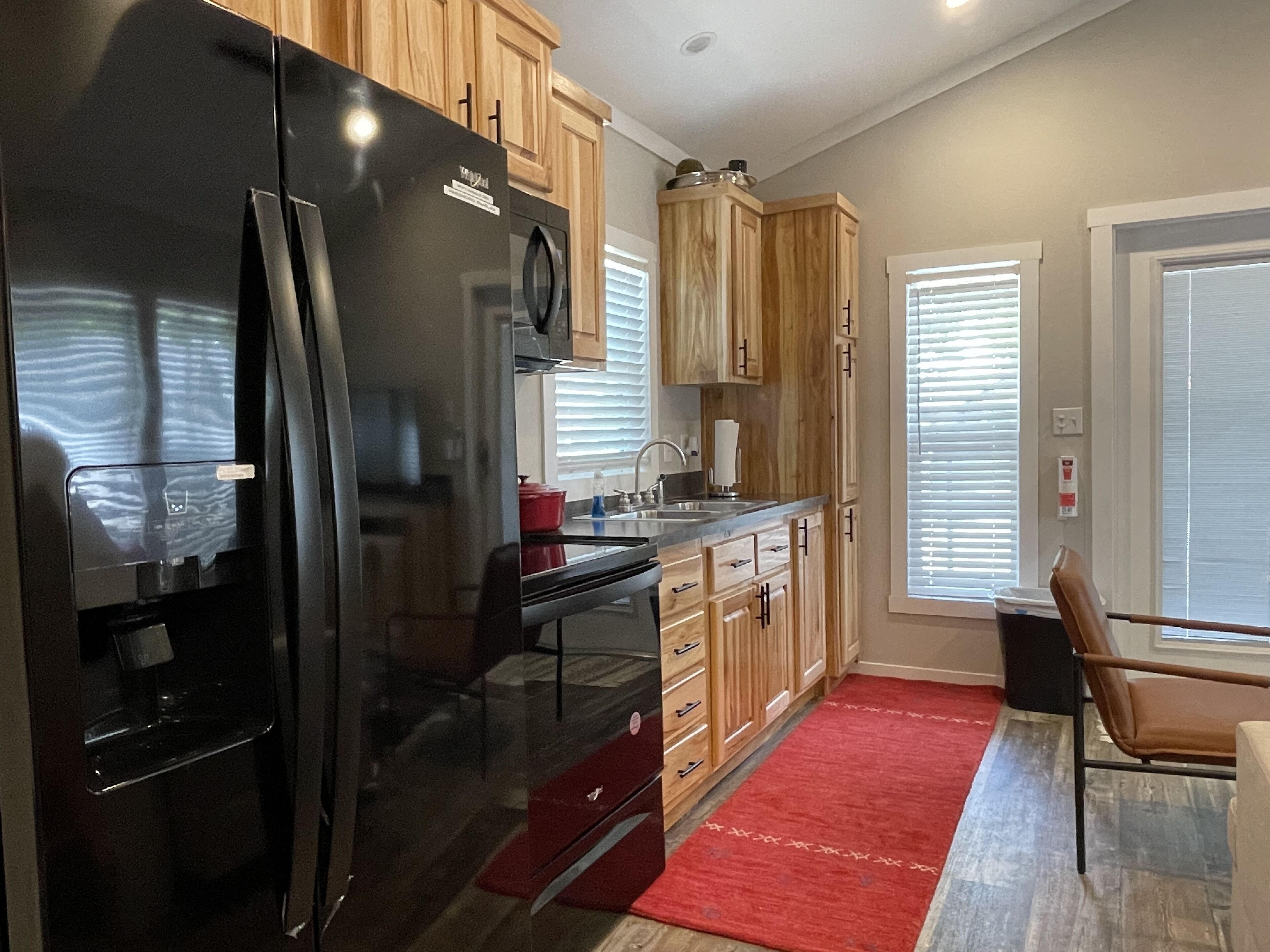 New Tiny home with 2 Queen Beds in Gated Community with Dog Park