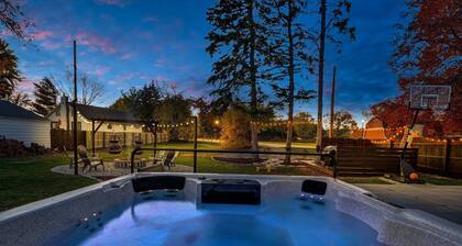 ~CBS Featured~ HUGE HOT TUB|CINEMA|Games|Firepit