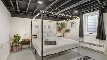 5 bedrooms, memory foam beds, free WiFi, bed sheets