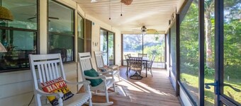 Withlacoochee River House on the main channel w/ kayaks, bikes, canoes