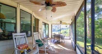 Withlacoochee River House on the main channel w/ kayaks, bikes, canoes