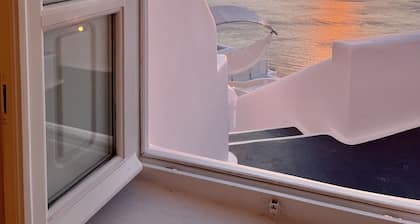 Esmi Suites Santorini 01