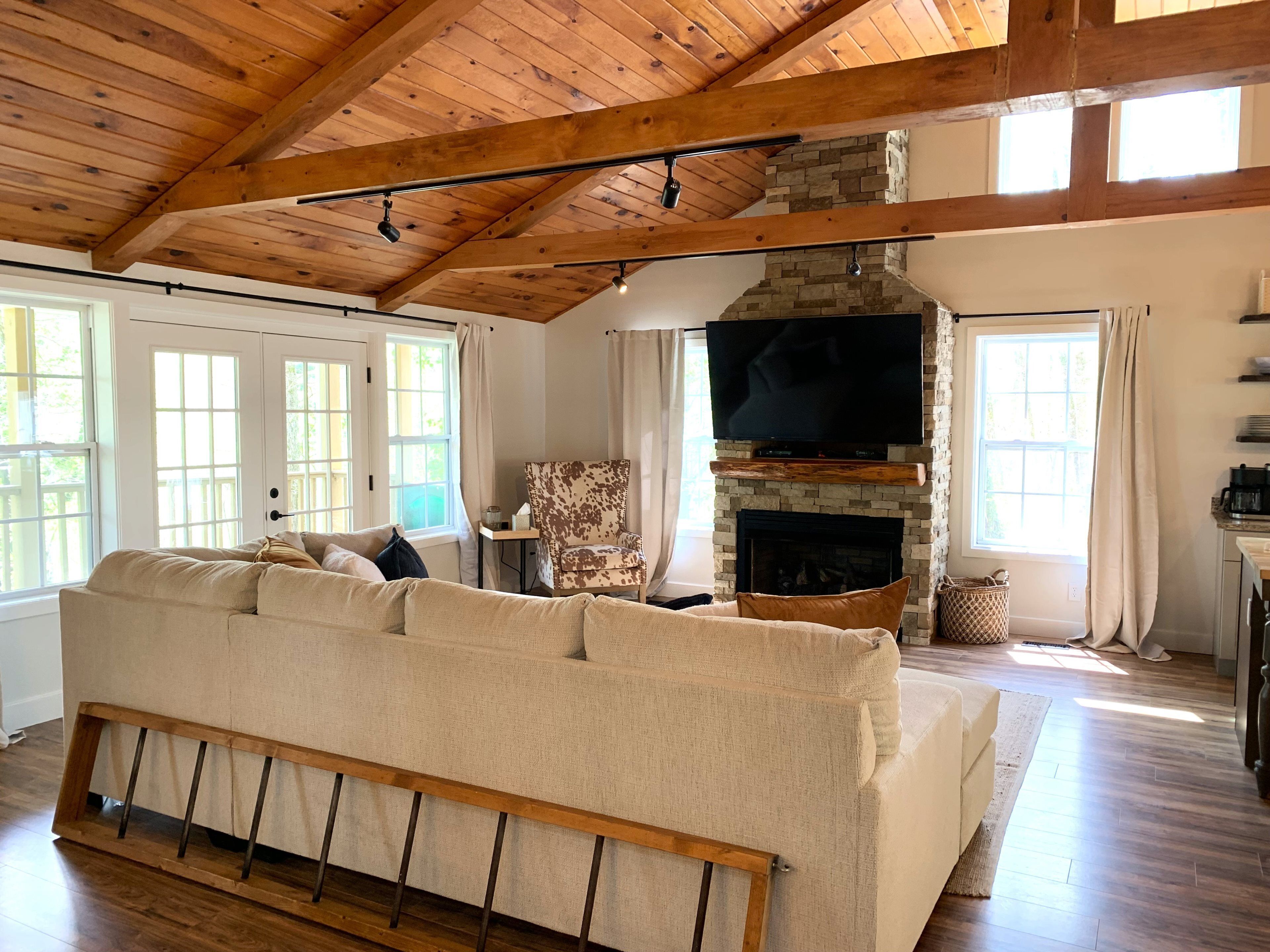 Bear Crossing- Exciting Adventure Ahead! Pets Welcome - Hiking!