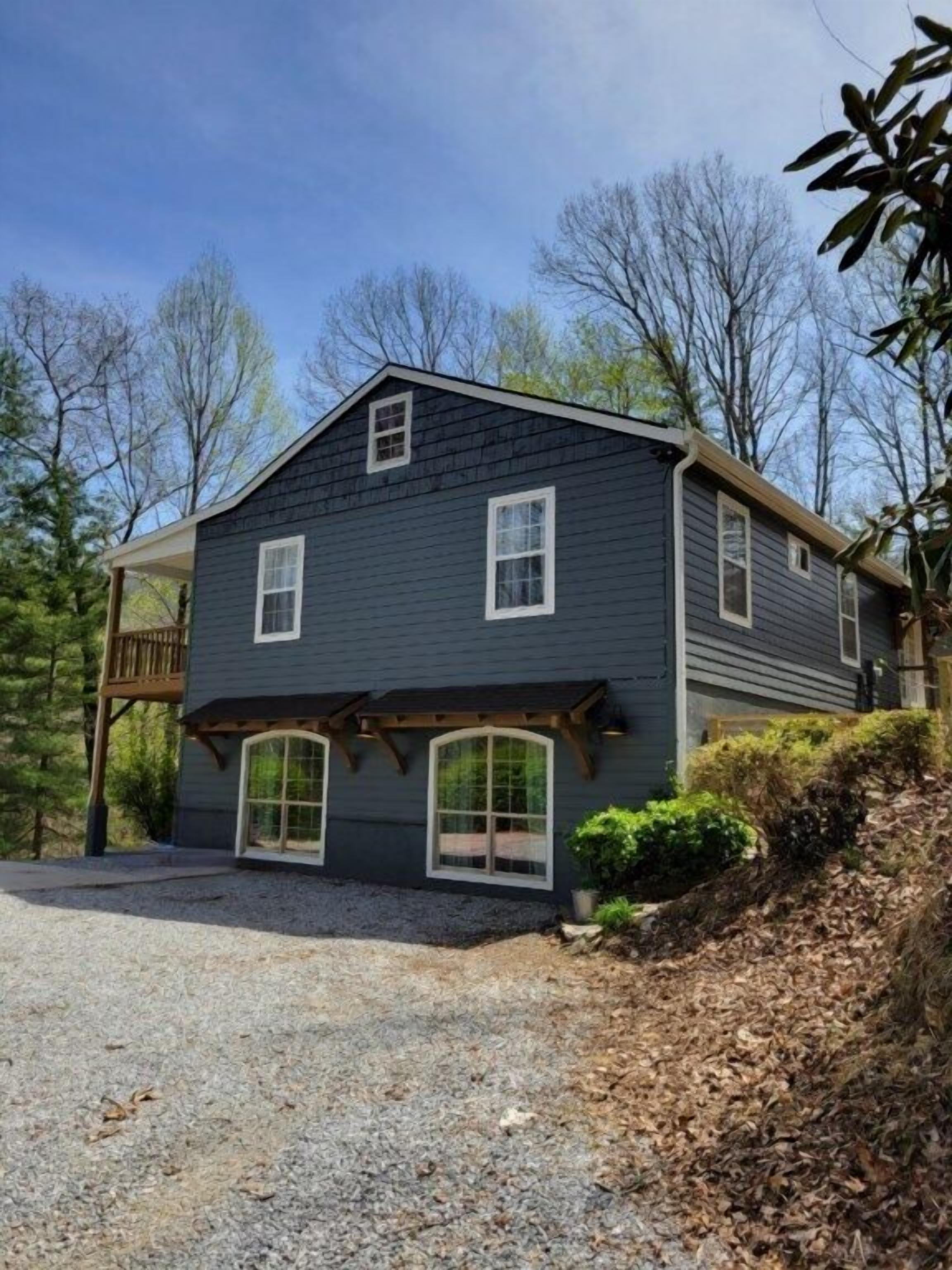 Bear Crossing- Exciting Adventure Ahead! Pets Welcome - Hiking!