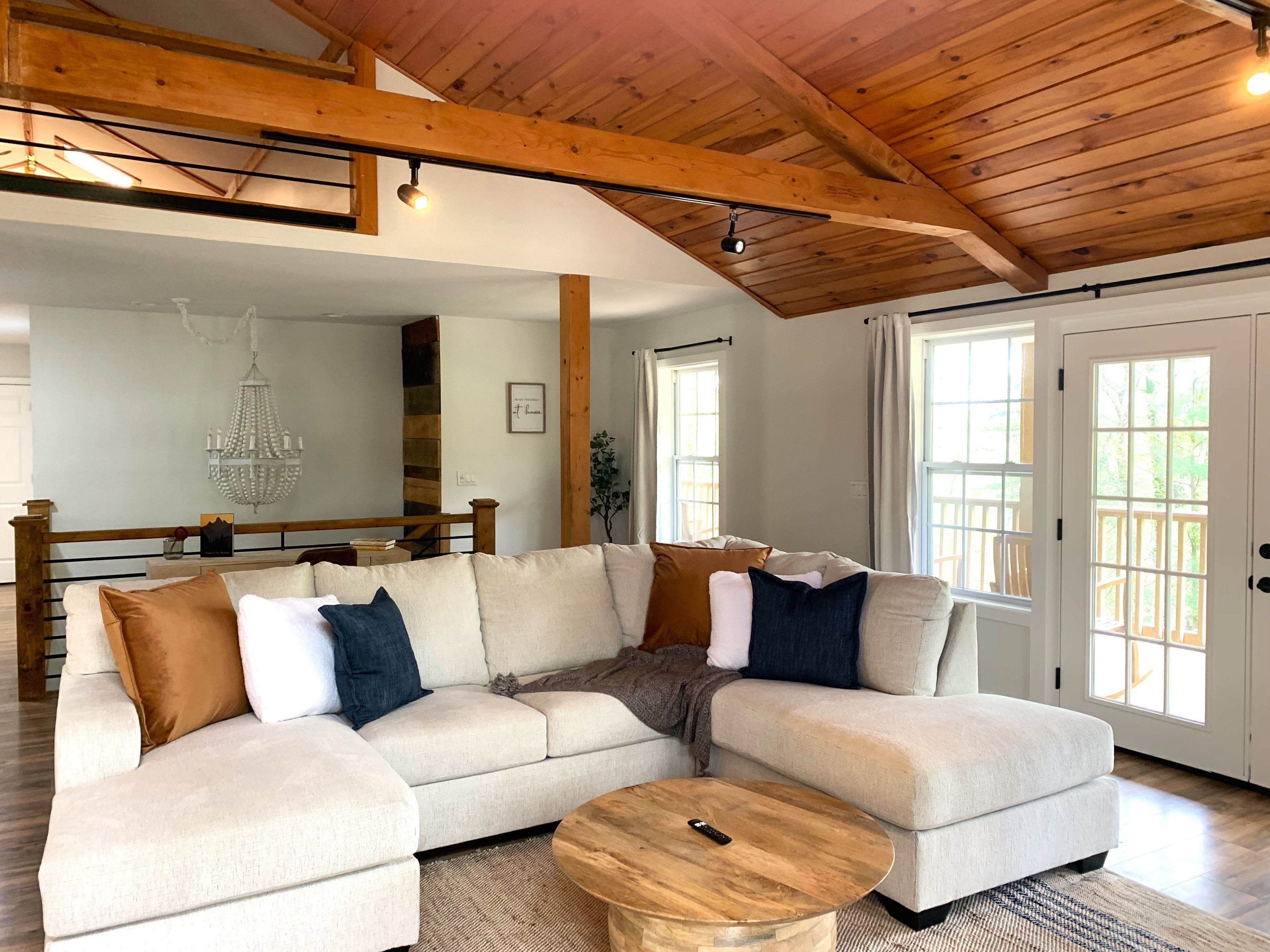 Bear Crossing- Exciting Adventure Ahead! Pets Welcome - Hiking!