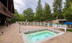 Piscina all'aperto, una piscina riscaldata