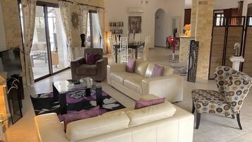 Villa, Multiple Beds | Interior