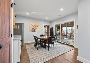 Dining - Riverbend Manor Luxury Retreat - Summer Specials (Blue Ridge)