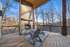 Property grounds - NEW to Vrbo ★ 5-Star Rated Guest Favorite on Other Sites
Riverbend Manor Retreat (Blue Ridge)