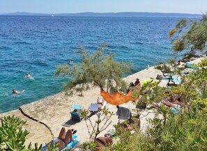 Beach - Villa with pool 50 m from the sea (Okrug Gornji)