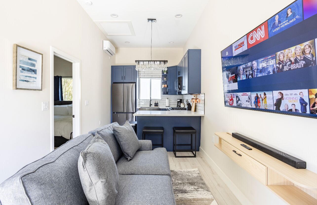 Sky Cottage: 1 bedroom home by hospitals, Hollywood, & Los Angeles