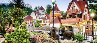 Hot Specials, Close to everything! Guests love it!