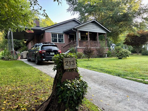 Affordable specials! Close to everything; downtown, river, lake. Guests love it!