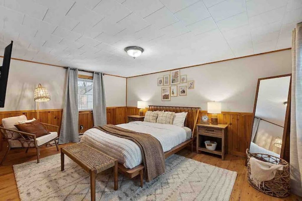 White Mountain Modern Cabin W/Private Hot tub!